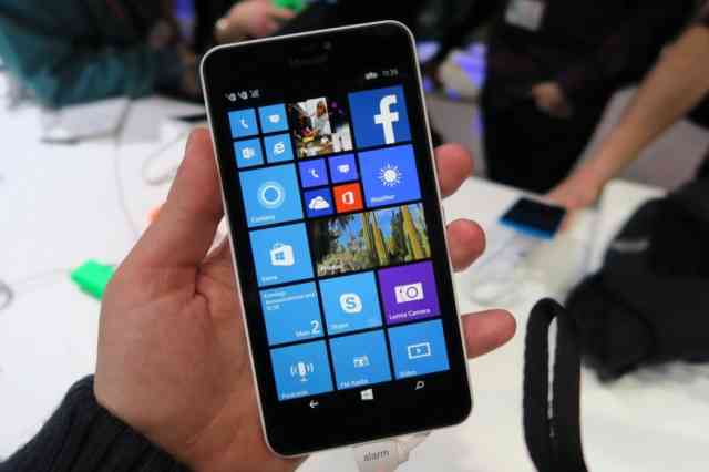 Вид телефона Microsoft Lumia 640 XL